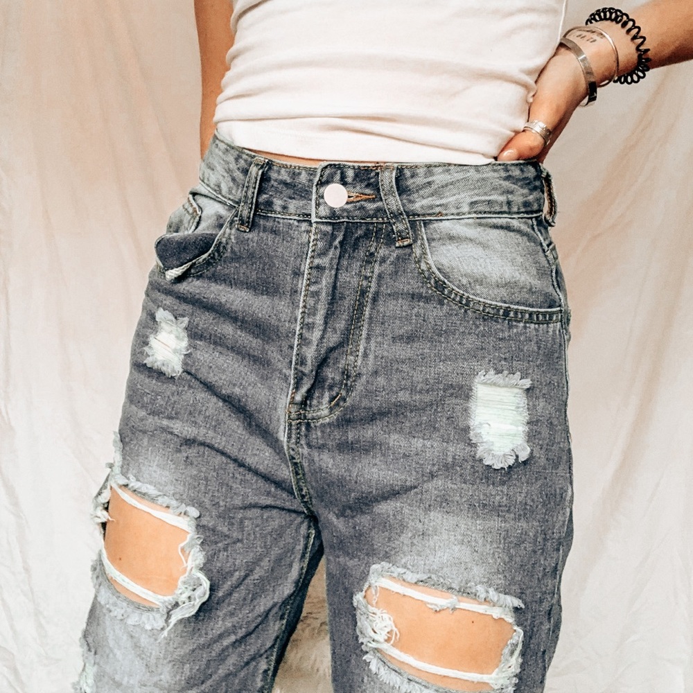 Ripped High waste mom jeans